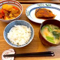 肉じゃが　ぶりの照り焼き　お味噌汁